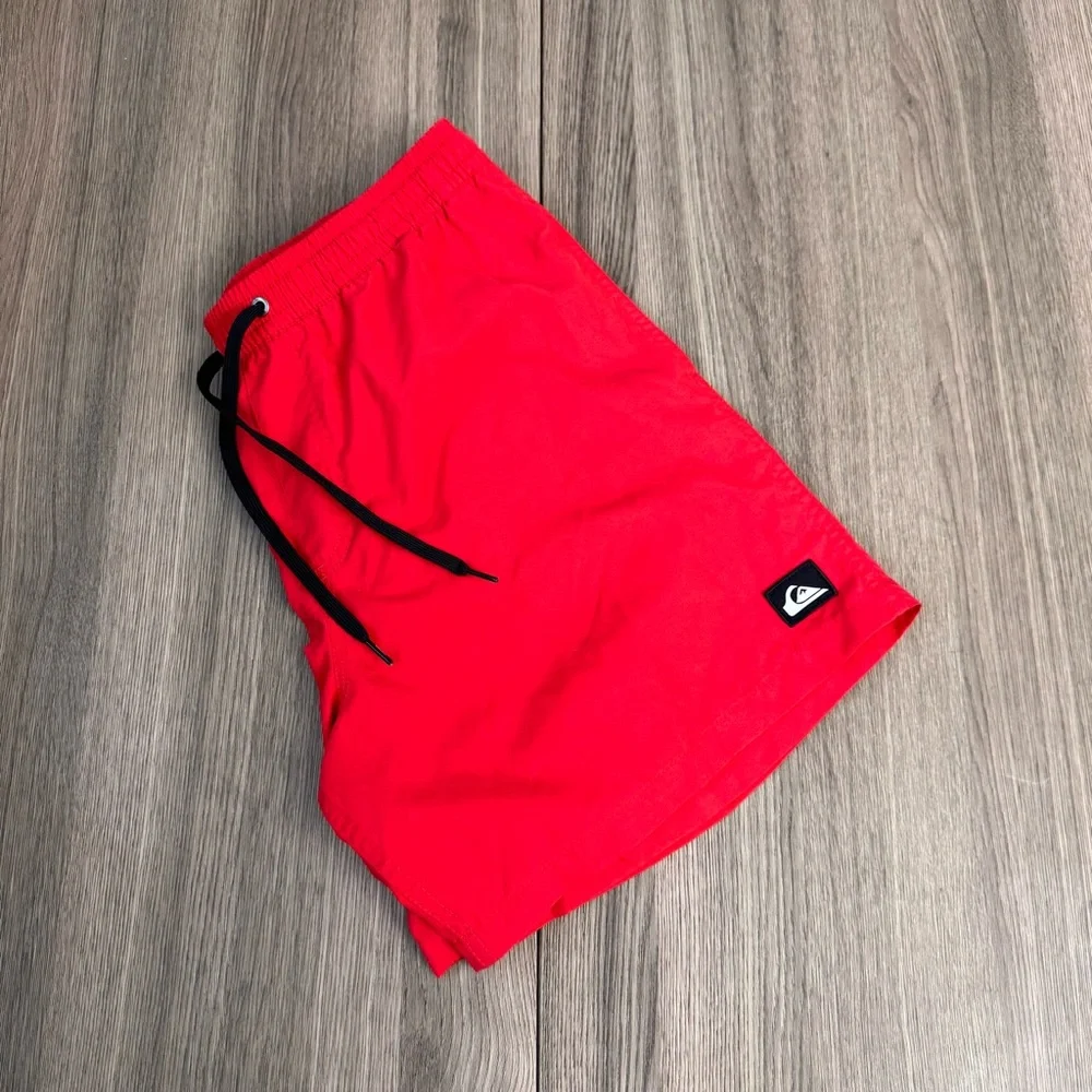 Quiksilver Red Swim Trunks Men’s Medium Board Shorts Lined Inseam: 7”
